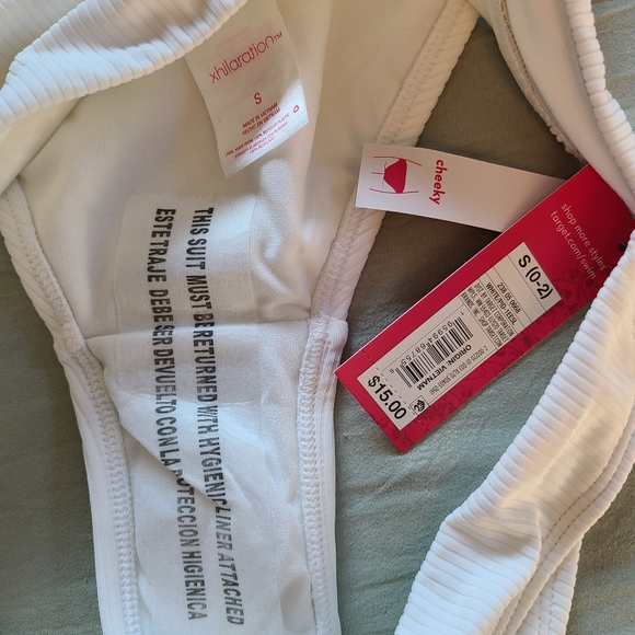 Bikini - Picture 2 of 3